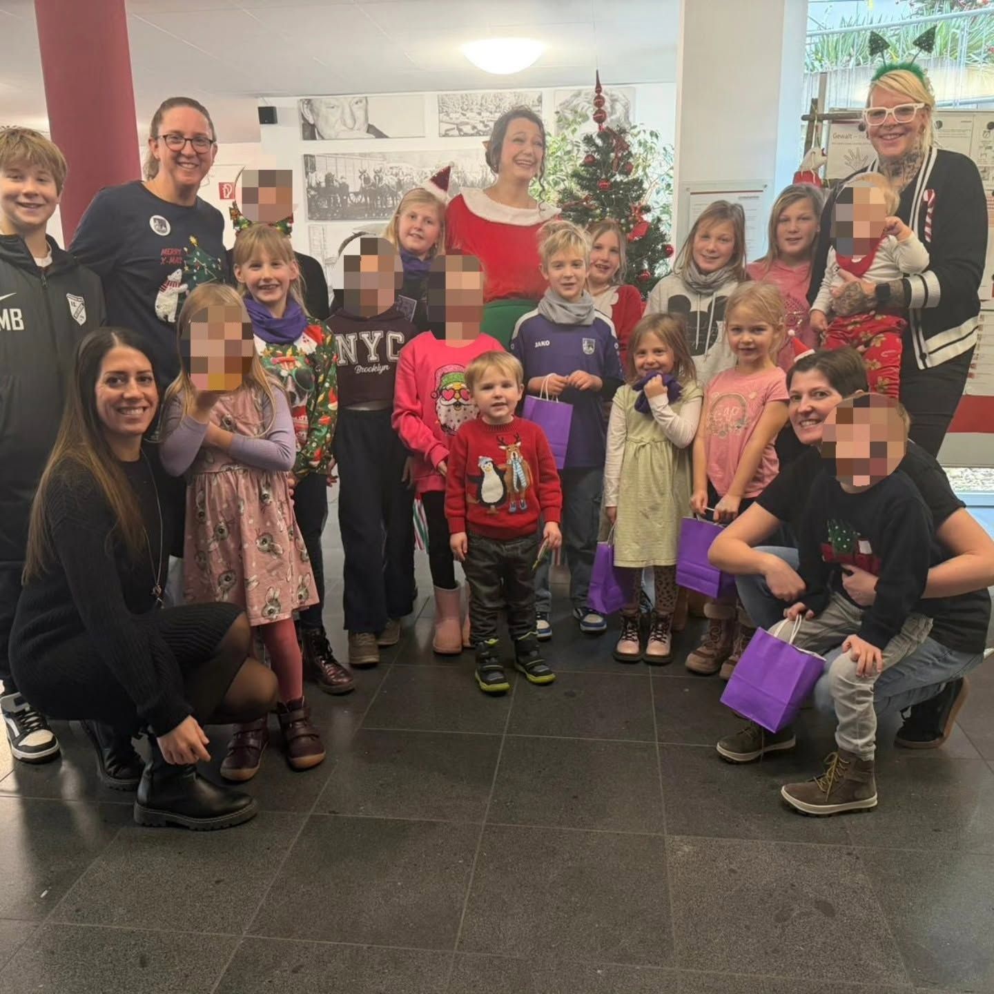 Gruppenfoto der Kinderweihnachtsfeier